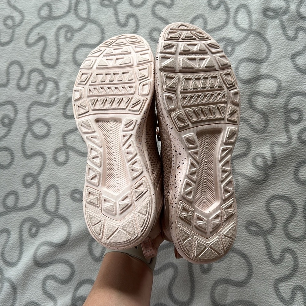 NWOT APL Techloom Tracer Sneakers in Rose Dust - Picture 7 of 9